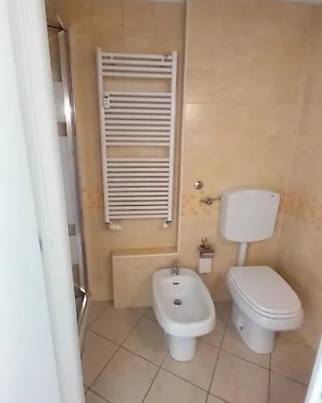 בית הארחה Flat In Center